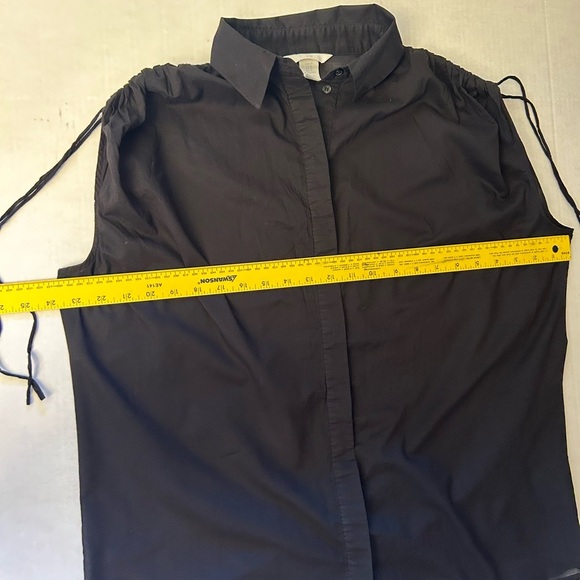 H&M Black Button Down Sleeveless Shirt light weight w/ruched detail Sz-M.  D19 - Picture 7 of 8